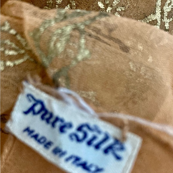 1950’s Vintage silk chiffon scarf with metallic print. - Picture 3 of 6